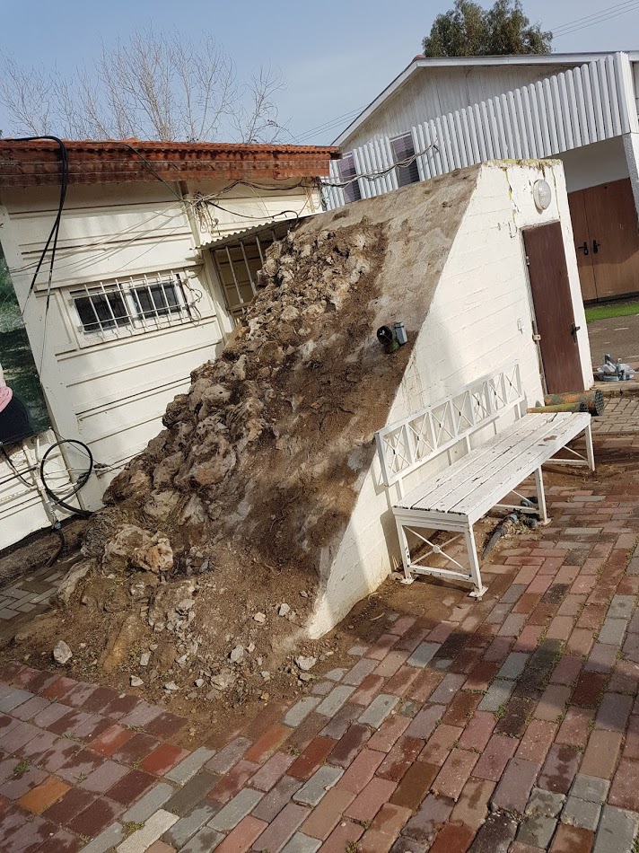 שיפוץ כניסה למקלט