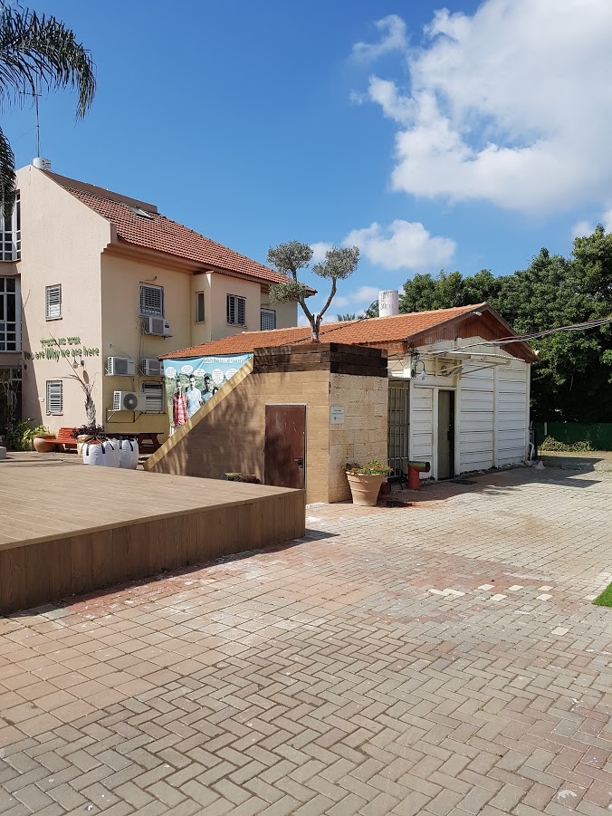 שיפוץ כניסה למקלט