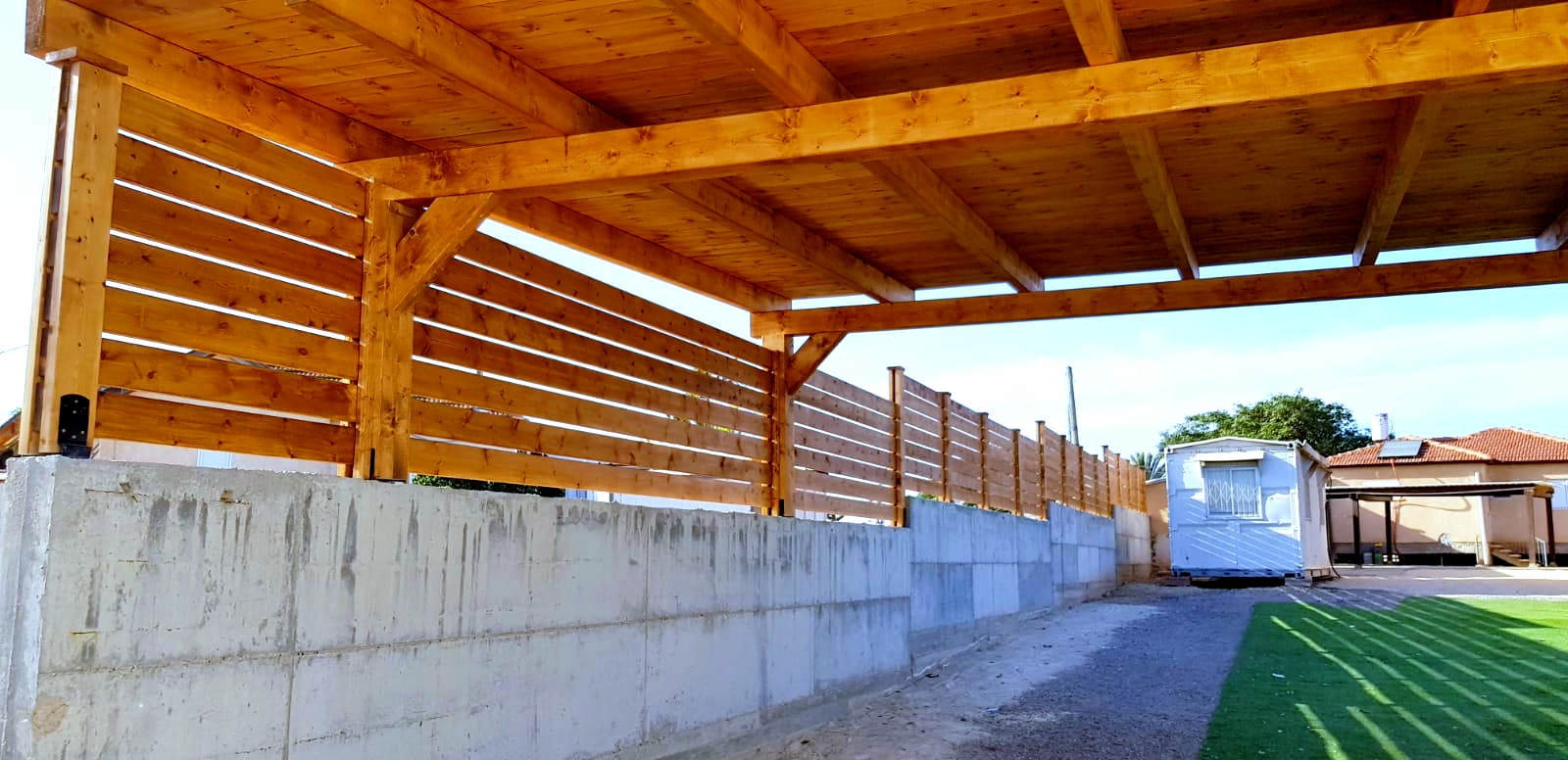 פרגולות ודקים