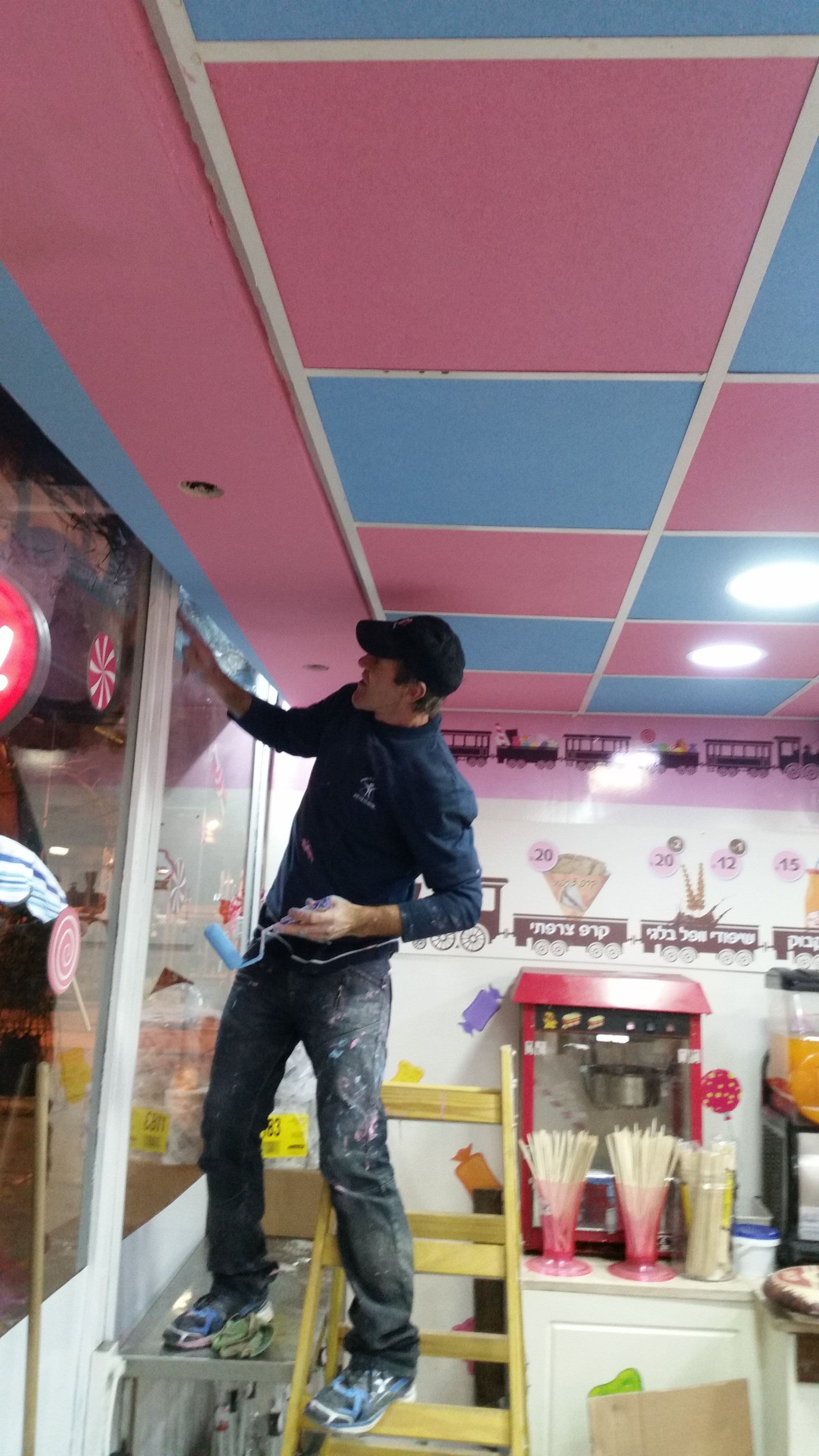 שיפוץ חנות ממתקים