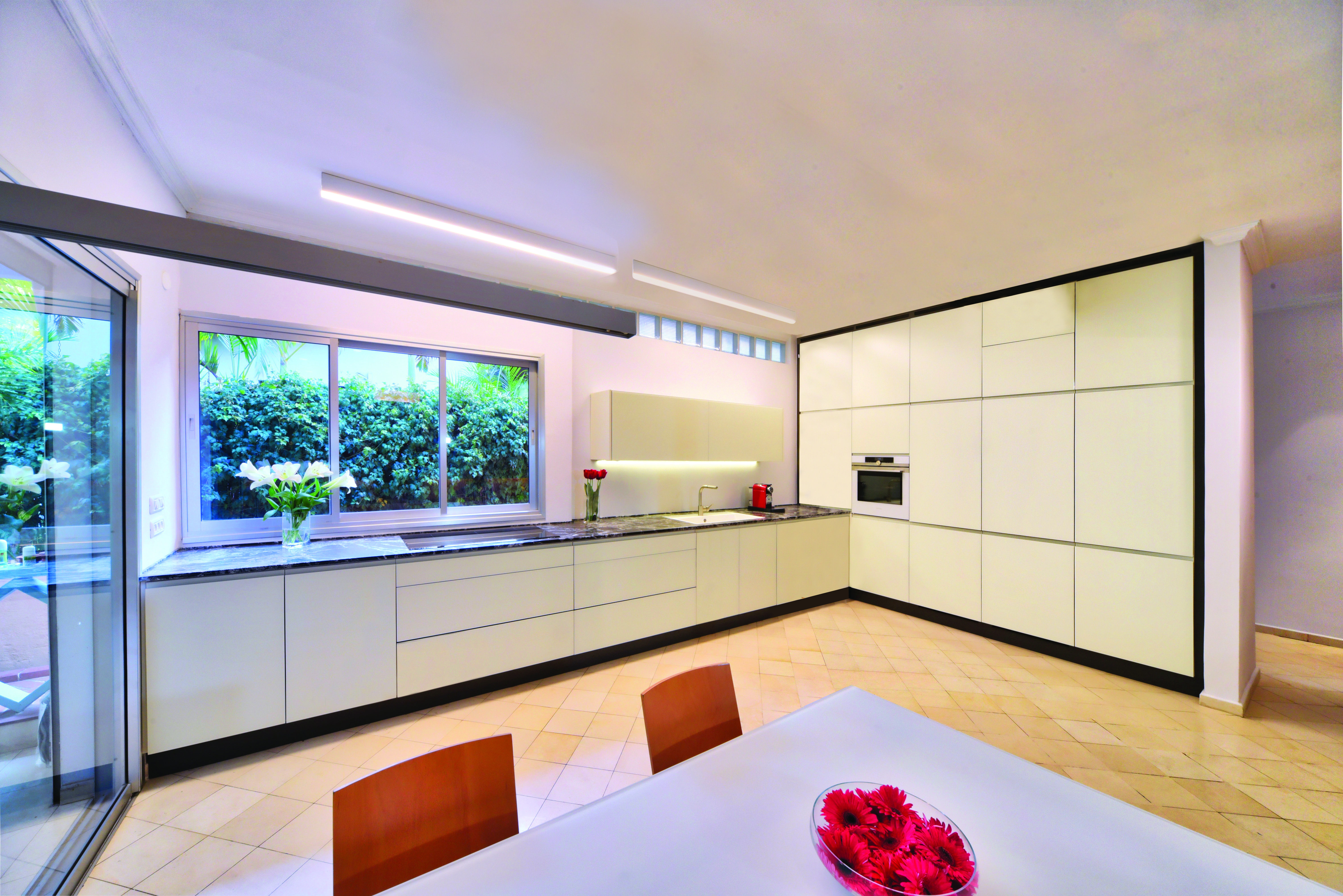 מטבח מודרני מפואר בוילה בתל אביב