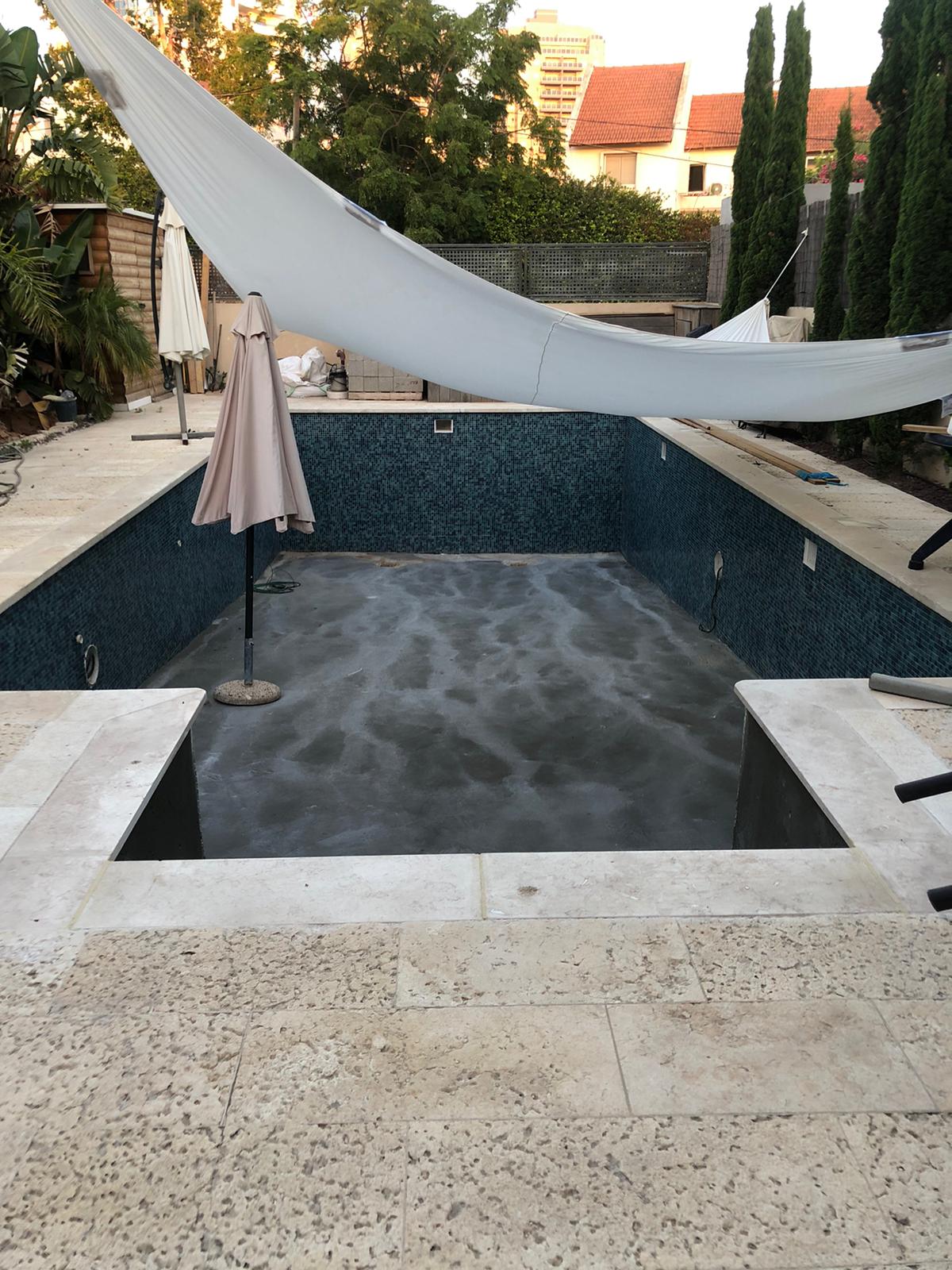 בניית בריכות