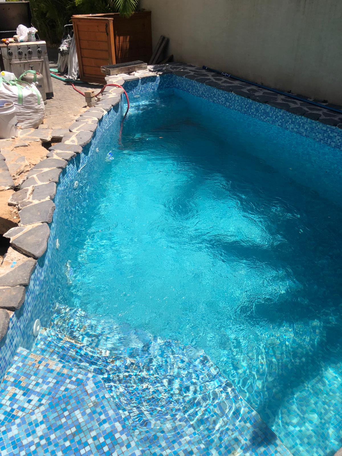 בניית בריכות