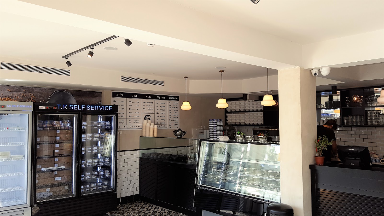 צילום מעבודה של מאור