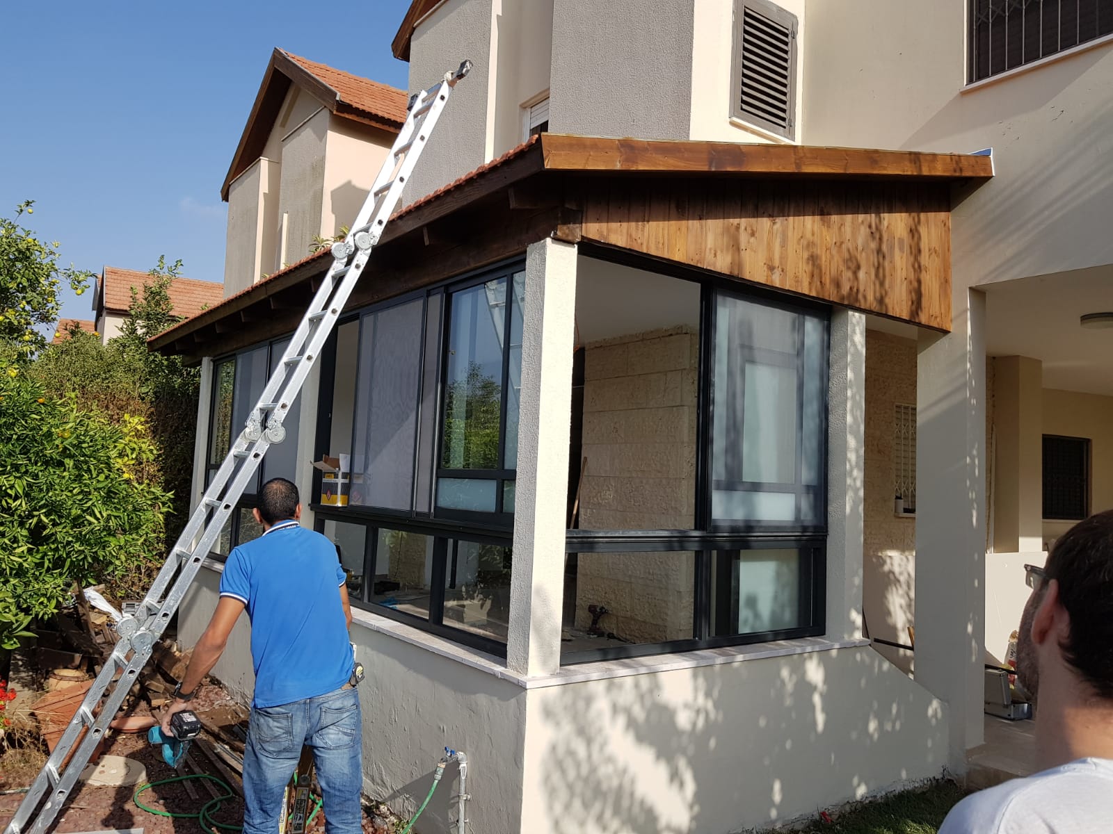 צילום מעבודה של ג'ו שיפוצים