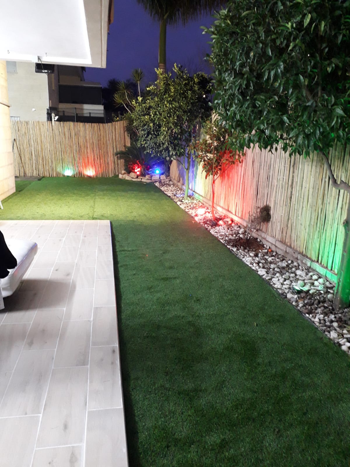 ריצוף סלון + גינה