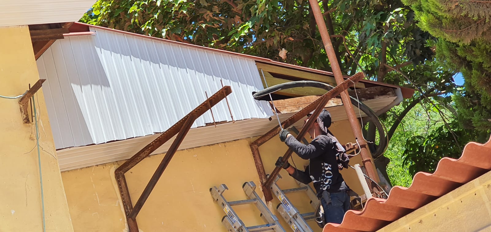 ציפוי אלומיניום לארגזי רוח מעץ