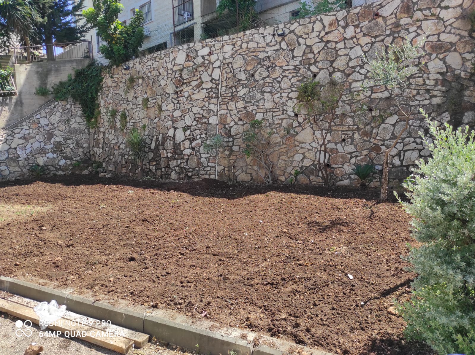 הקמה ותכנון גינה יוקרתית כולל מפל מים