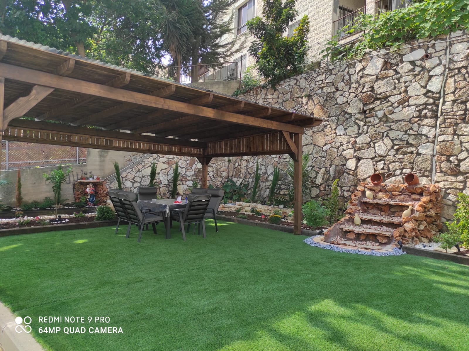 הקמה ותכנון גינה יוקרתית כולל מפל מים