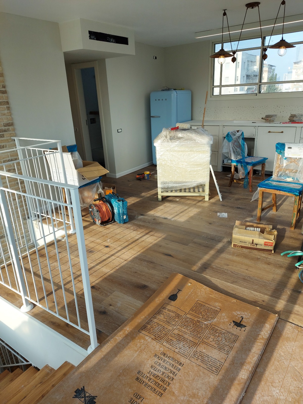 תהליך עבודה של שיפוץ כללי בדירה