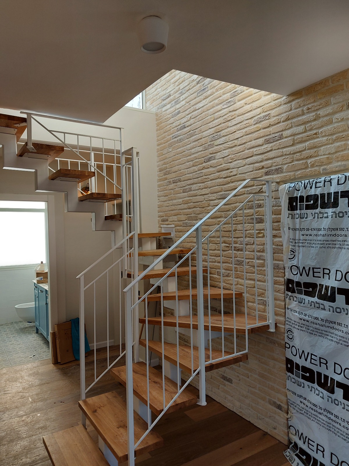 תהליך עבודה של שיפוץ כללי בדירה