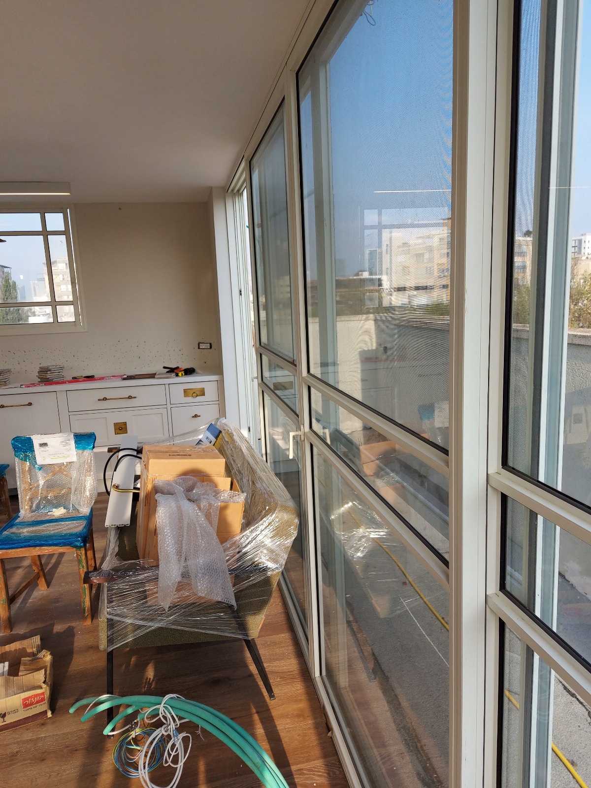 תהליך עבודה של שיפוץ כללי בדירה