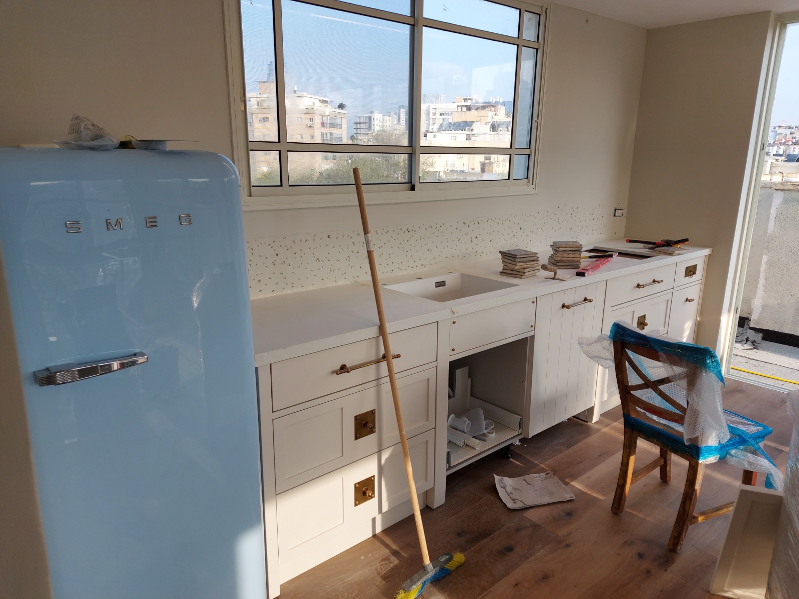 תהליך עבודה של שיפוץ כללי בדירה