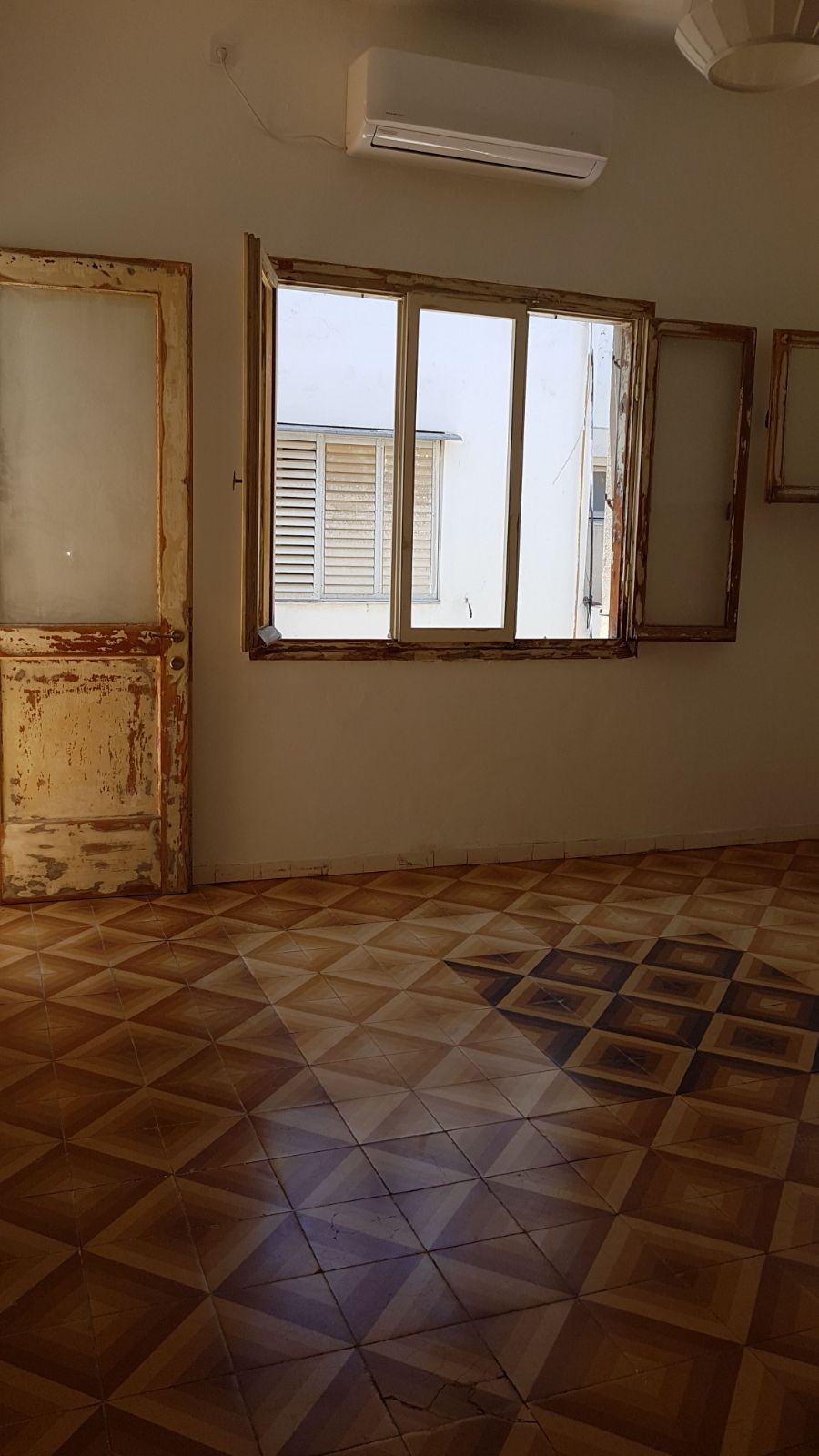 ריצוף דירה ישנה