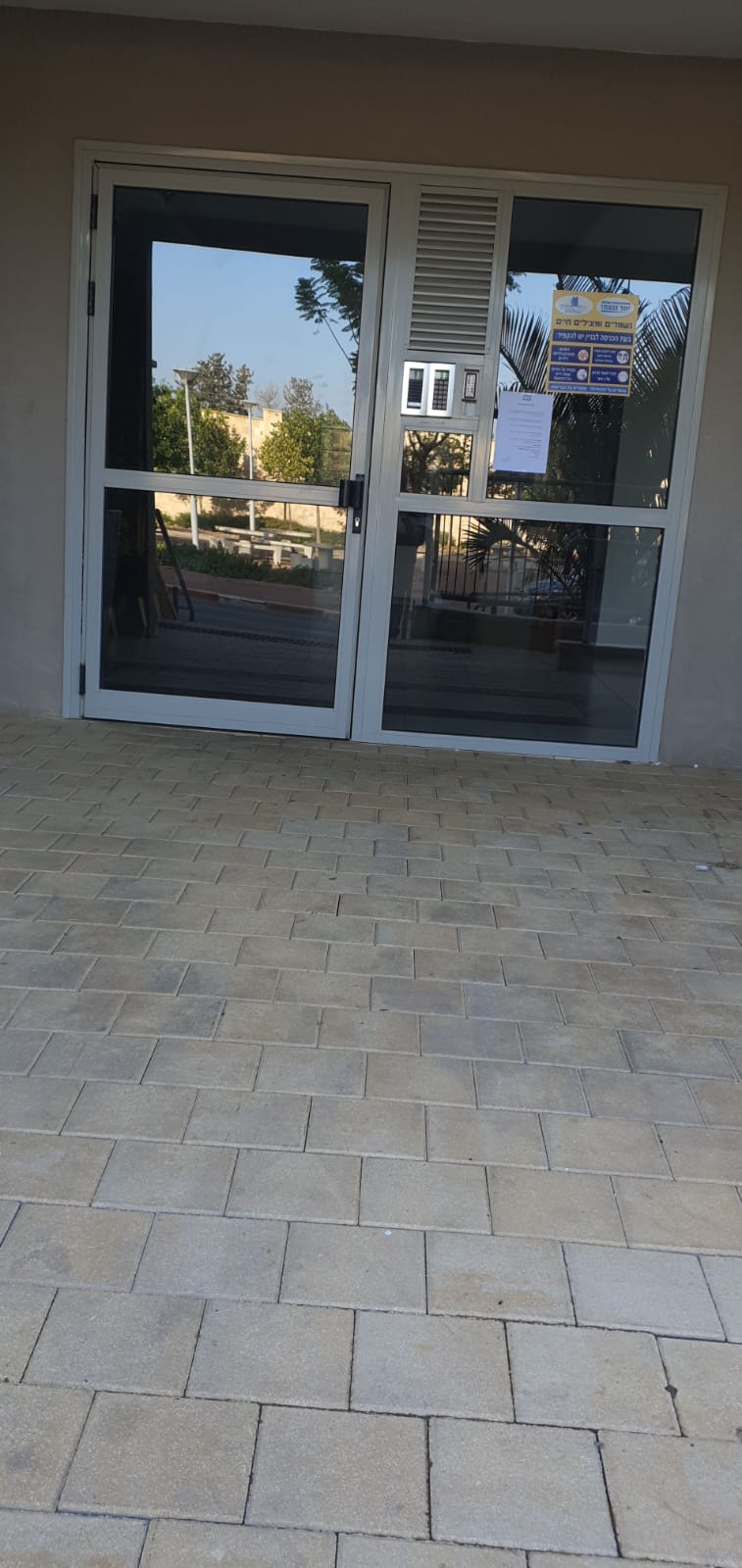 דלתות זכוכית ואלומיניום
