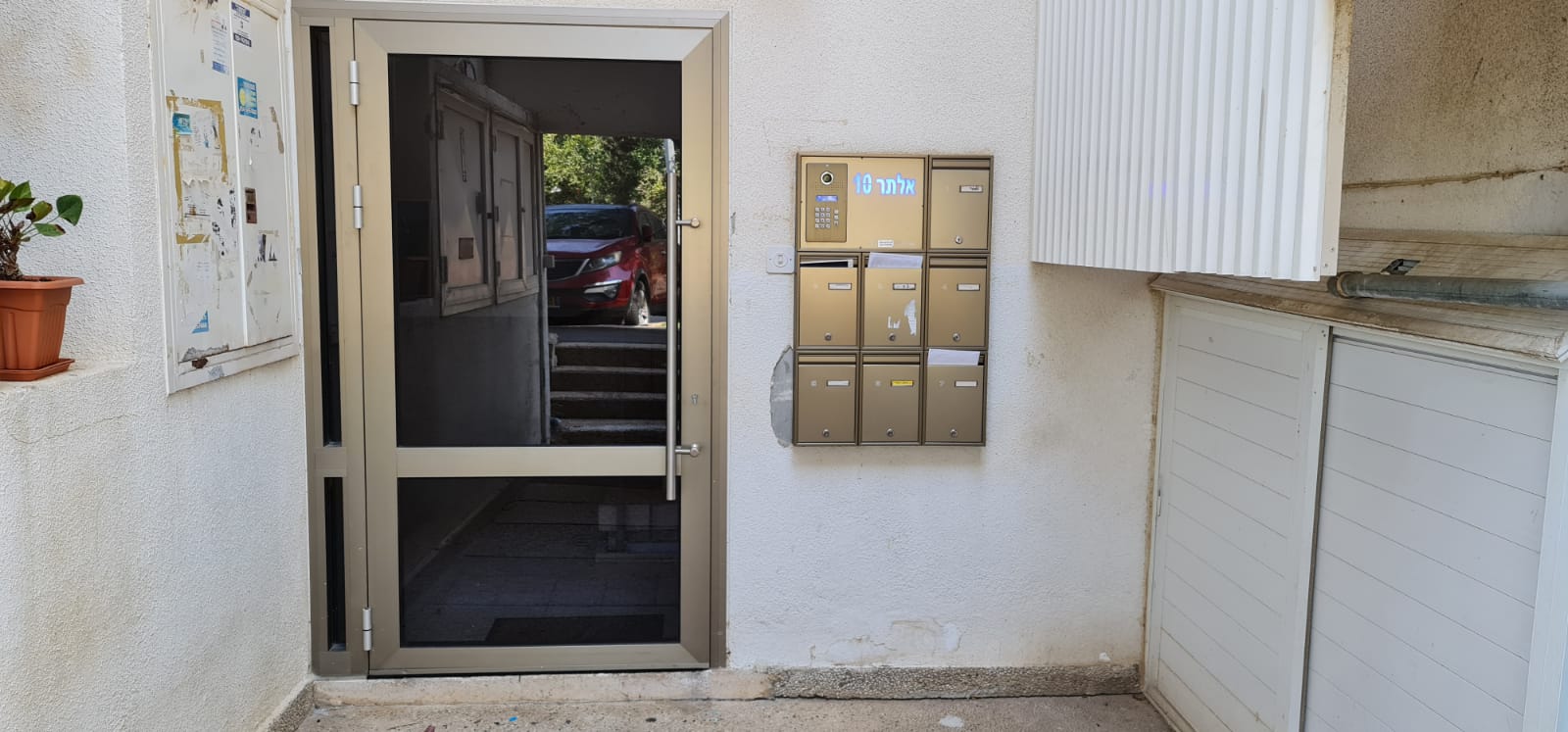 דלתות זכוכית ואלומיניום