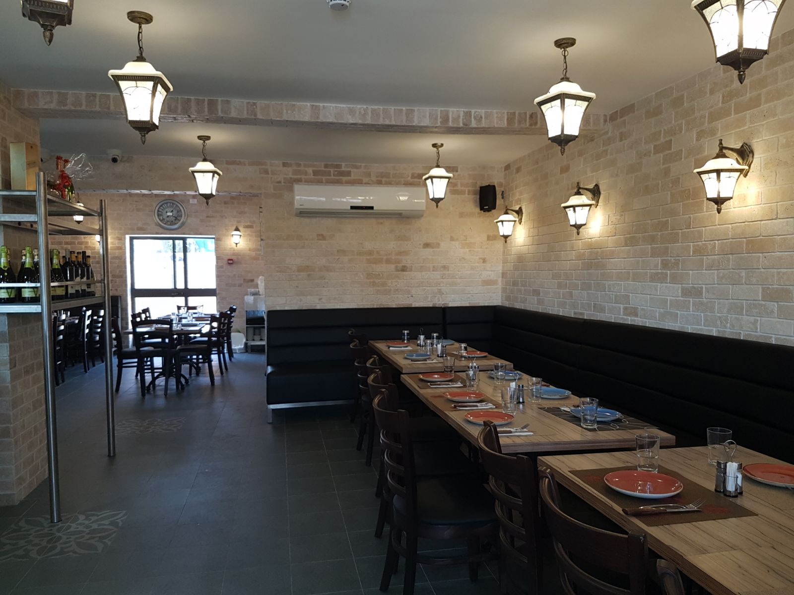 צילום מעבודה של משה אוחיון