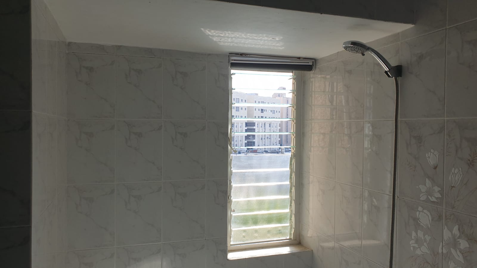 שיפוץ מקלחת קומפלט - לפני ואחרי