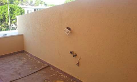 שליכט אקרילי ומעקה אלומניום