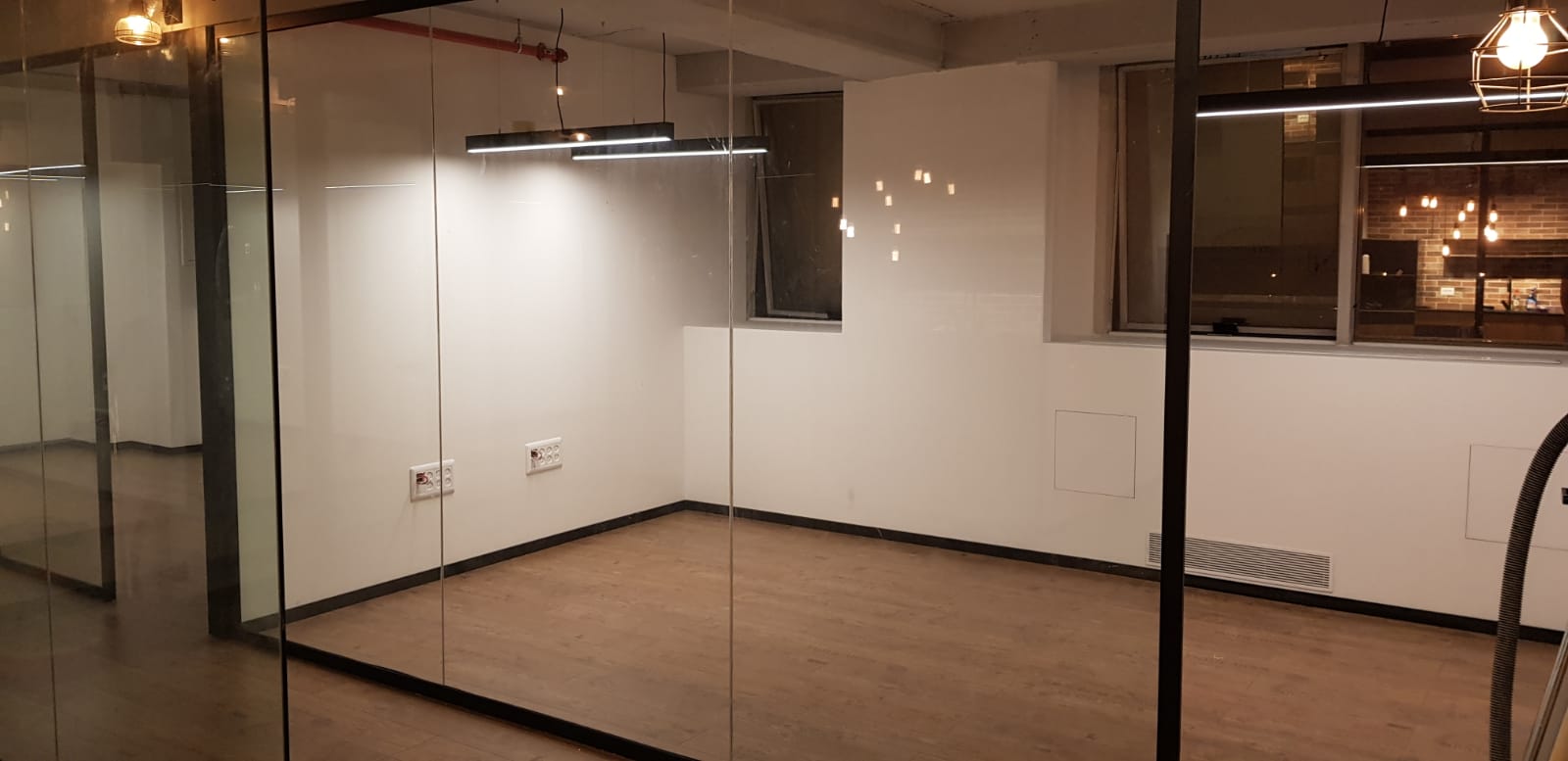 בניה קלה + חלוקה פנימית מזכוכית