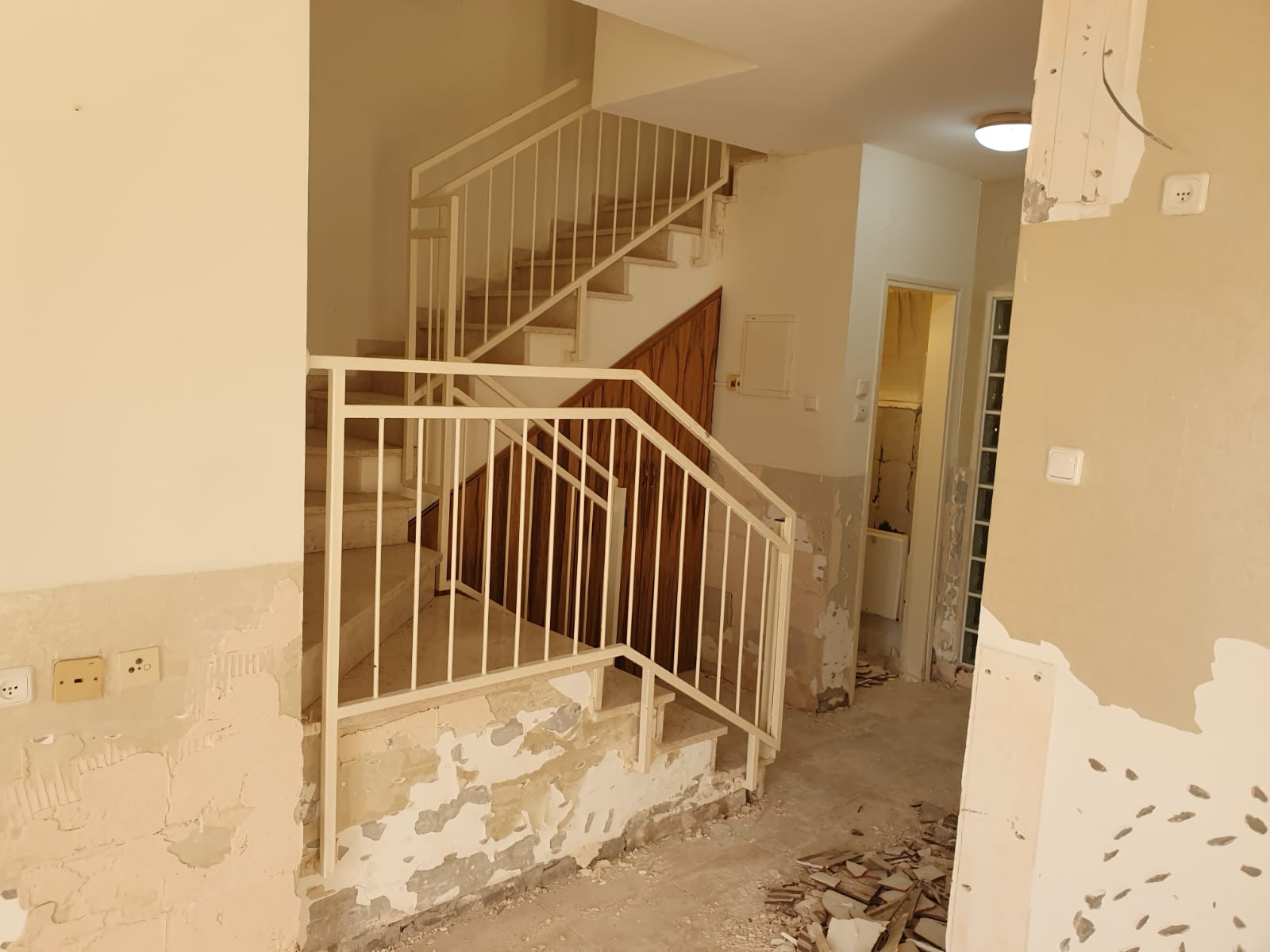 שיפוץ וילה 2 קומות קומפלט