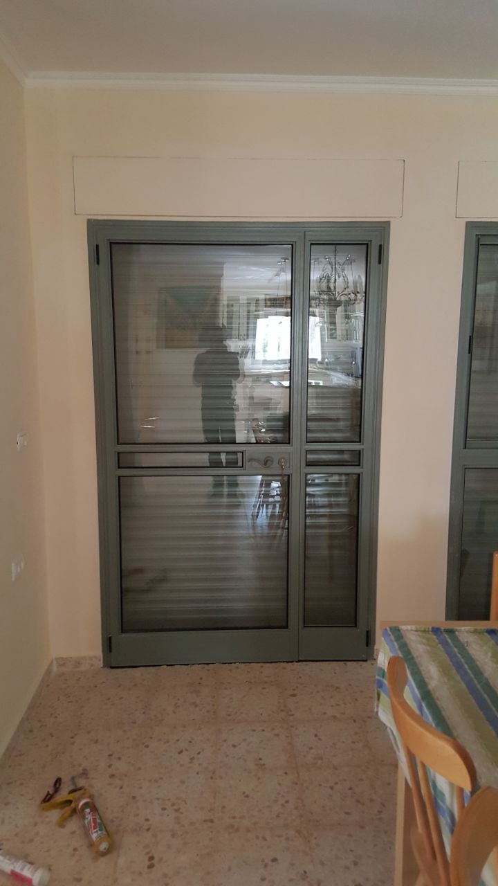 חלונות אלומיניום עם תריס חשמלי