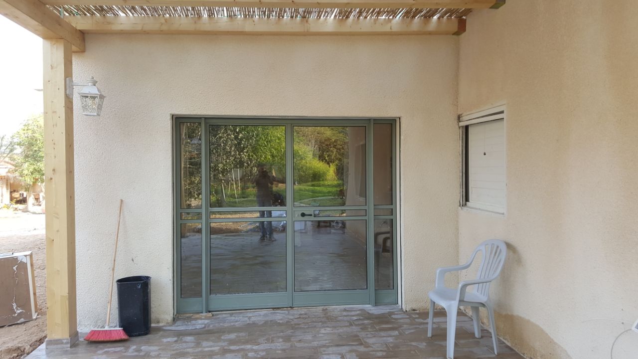 דלתות אלומיניום