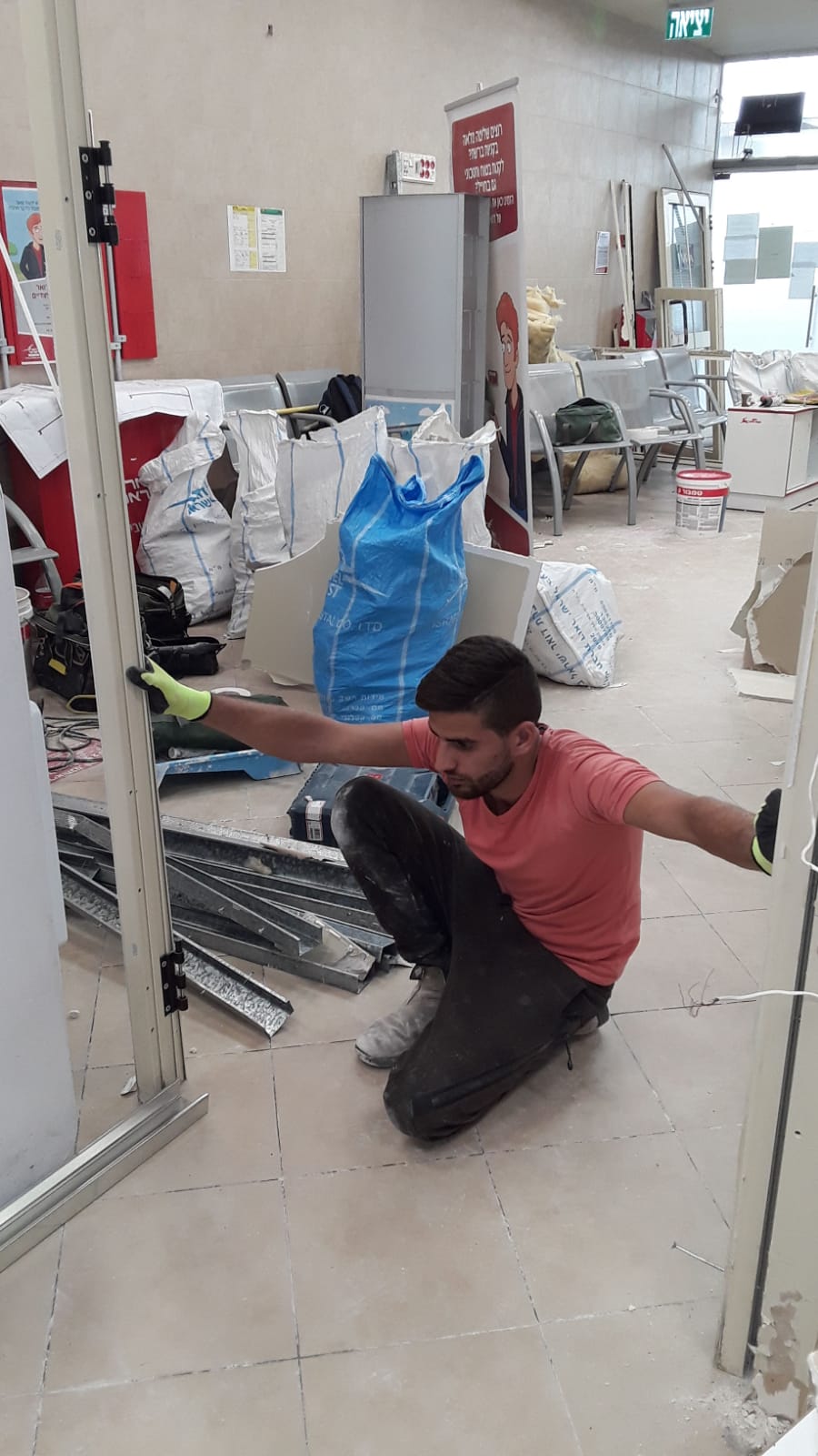 עבודת גבס בסניף דואר