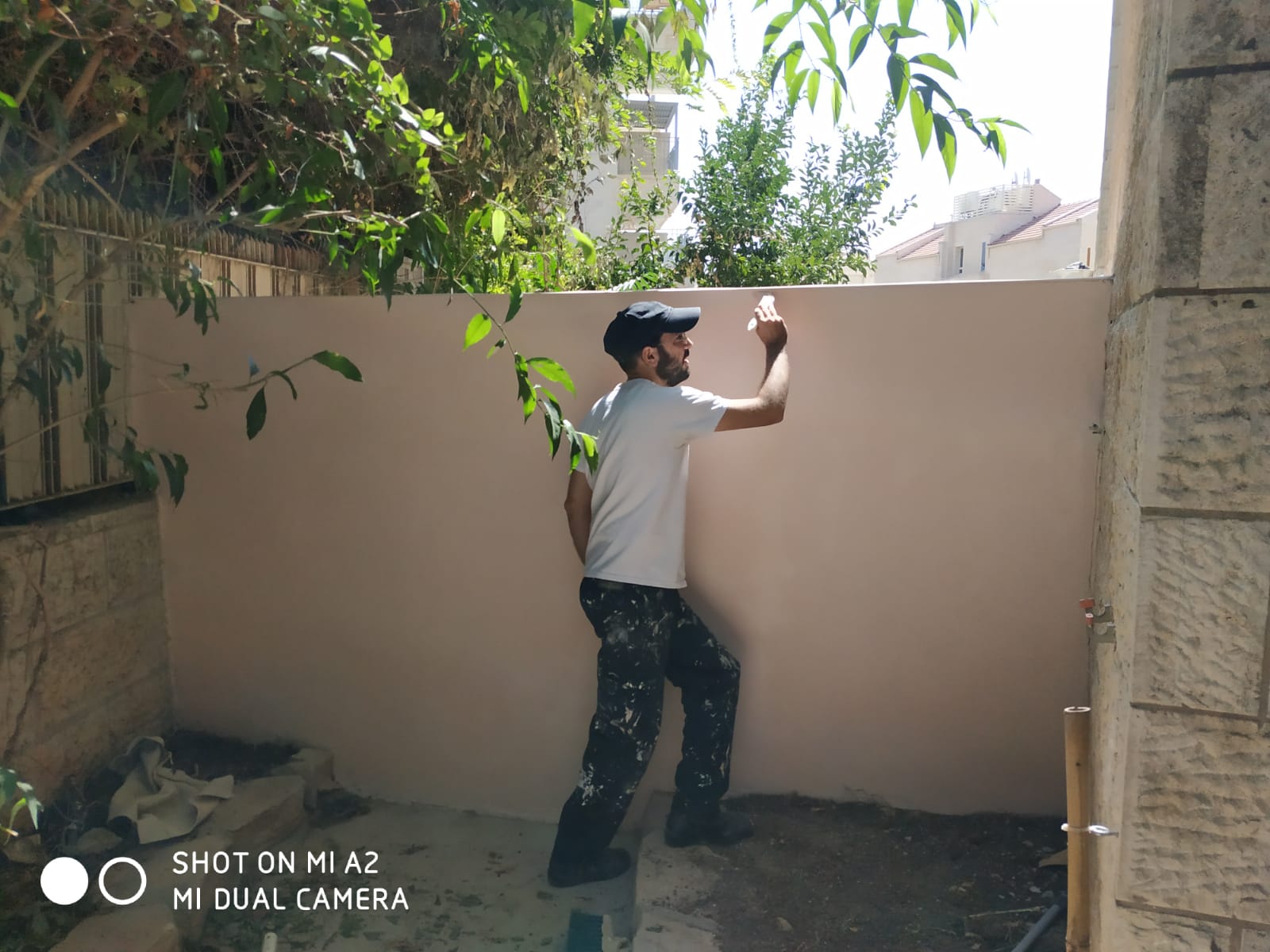 בניית קיר בלוקים + צבע מ.ד