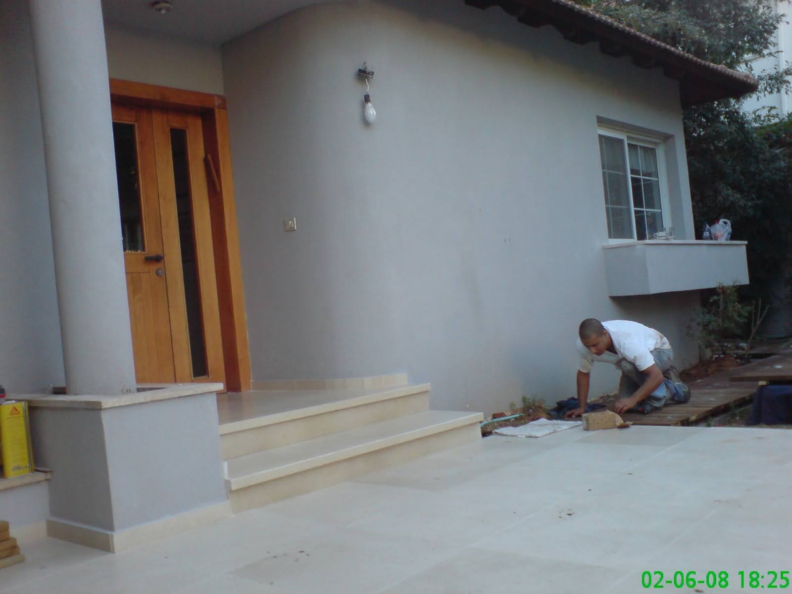 שליכט חיצוני, ריצוף שיש כניסה, בניית אדניות ושביל גישה מבטון ועץ