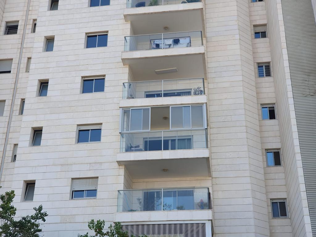 סגירת מרפסות מאלומיניום