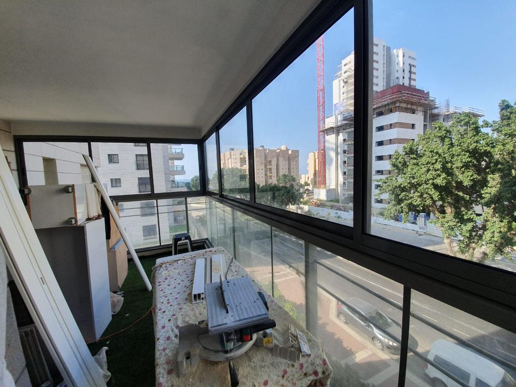 סגירת מרפסות מאלומיניום