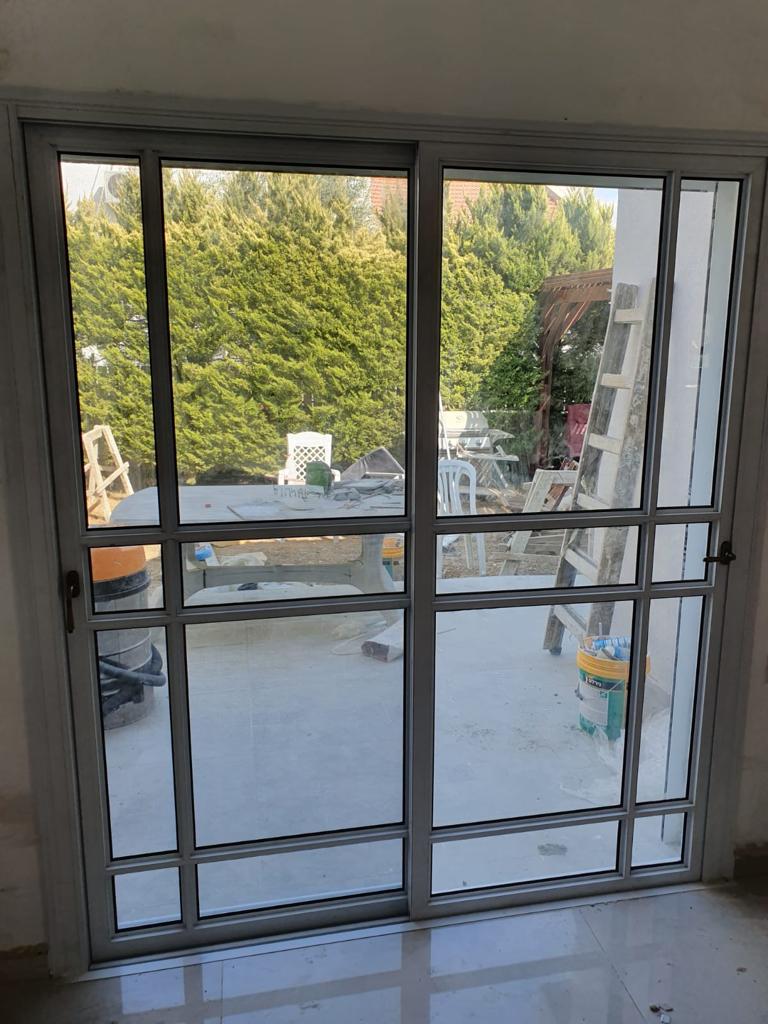 חלונות ודלתות אלומיניום