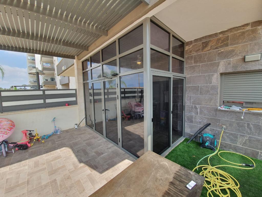 חלונות ודלתות אלומיניום