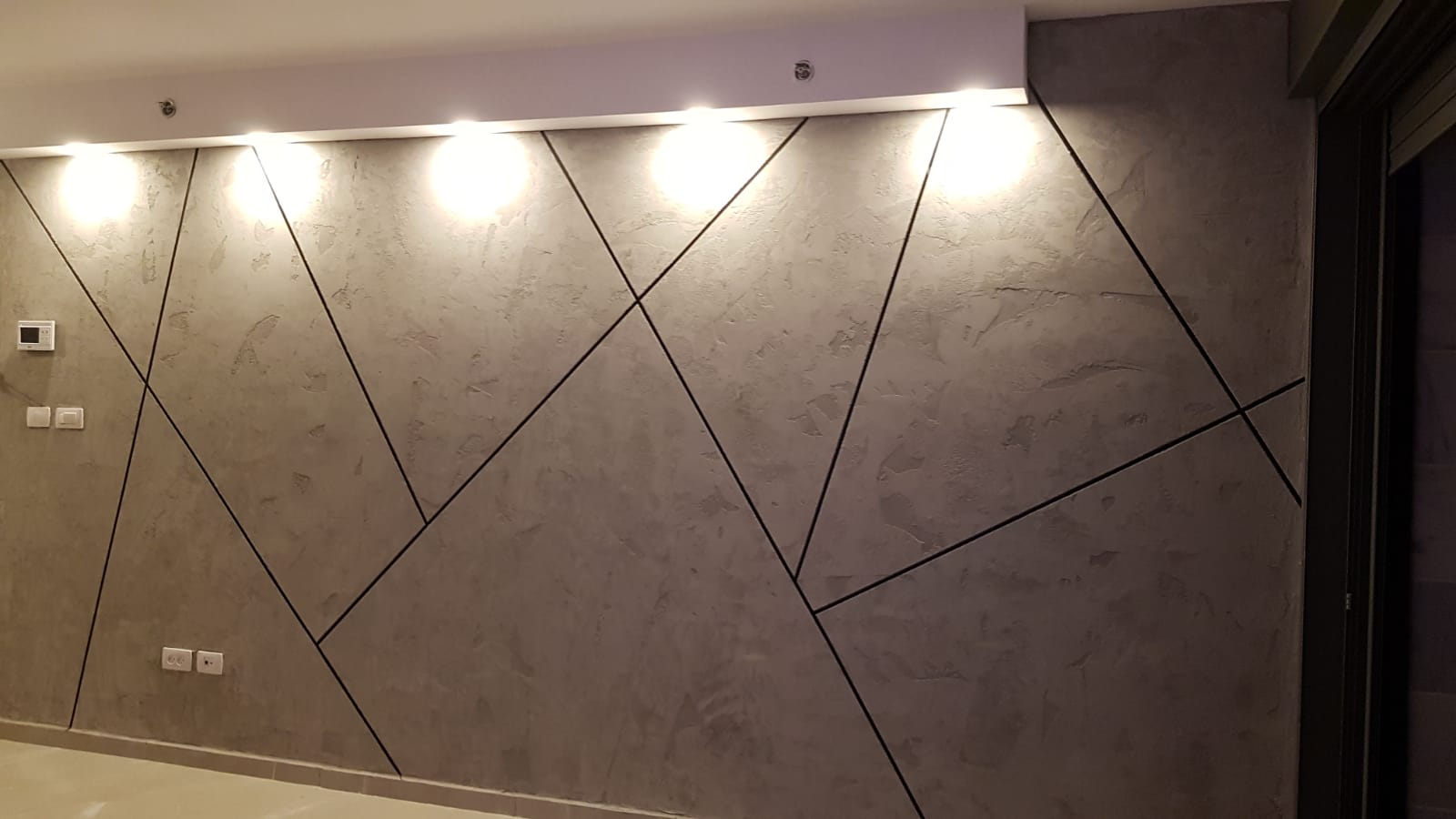 קיר דקורטיבי אפקט בטון דו מימדי  -  גאומטרי