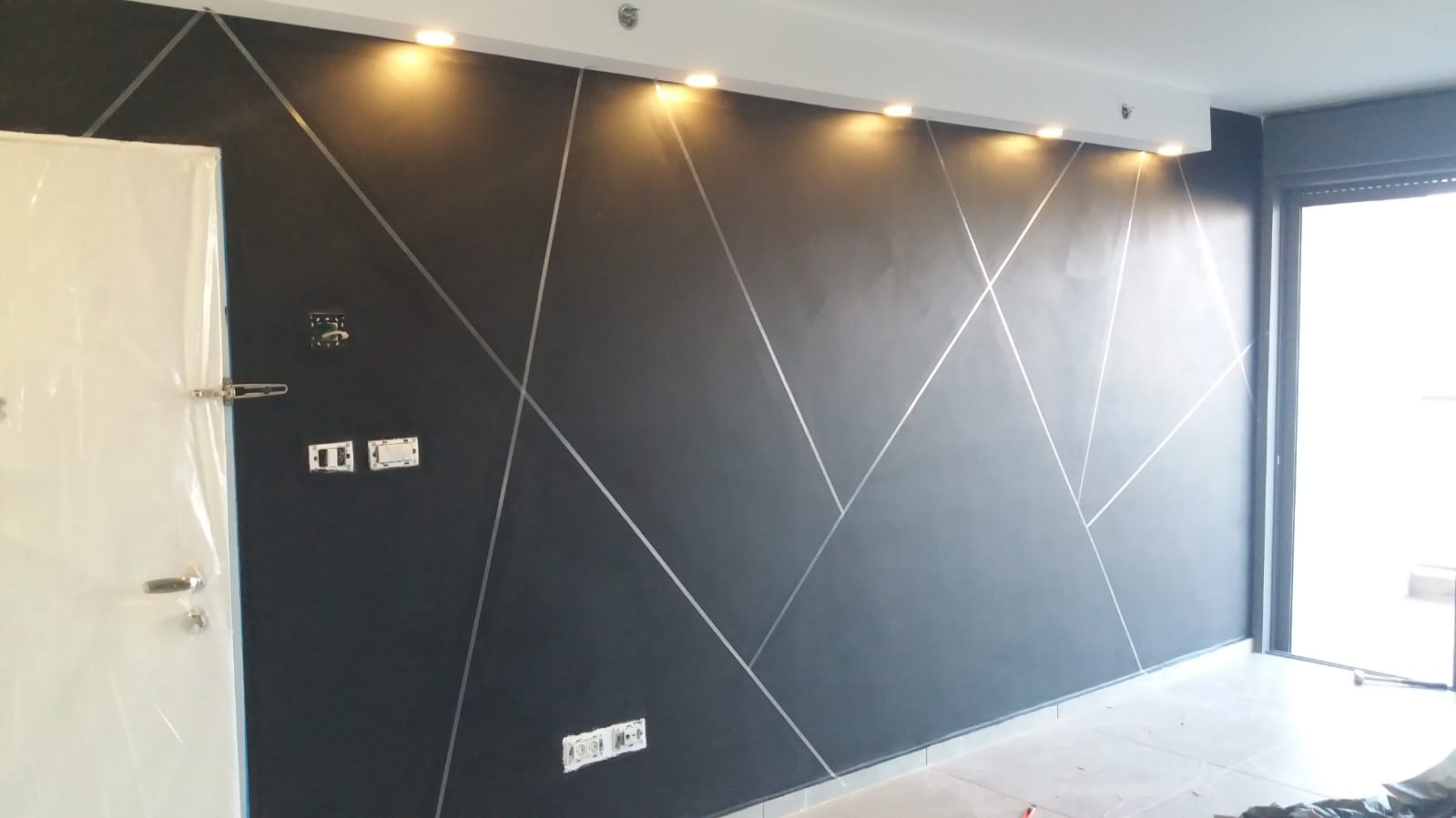 קיר דקורטיבי אפקט בטון דו מימדי  -  גאומטרי