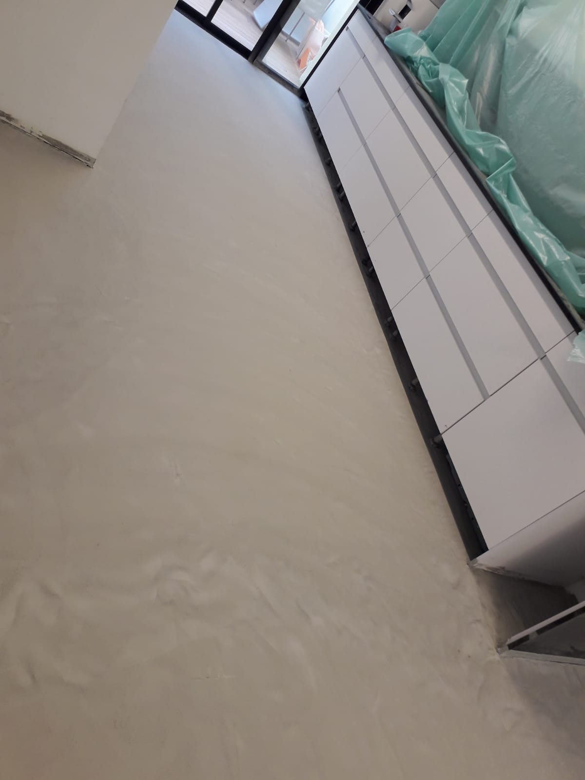 חומר מיקרו תופינג ובטון מוחלק