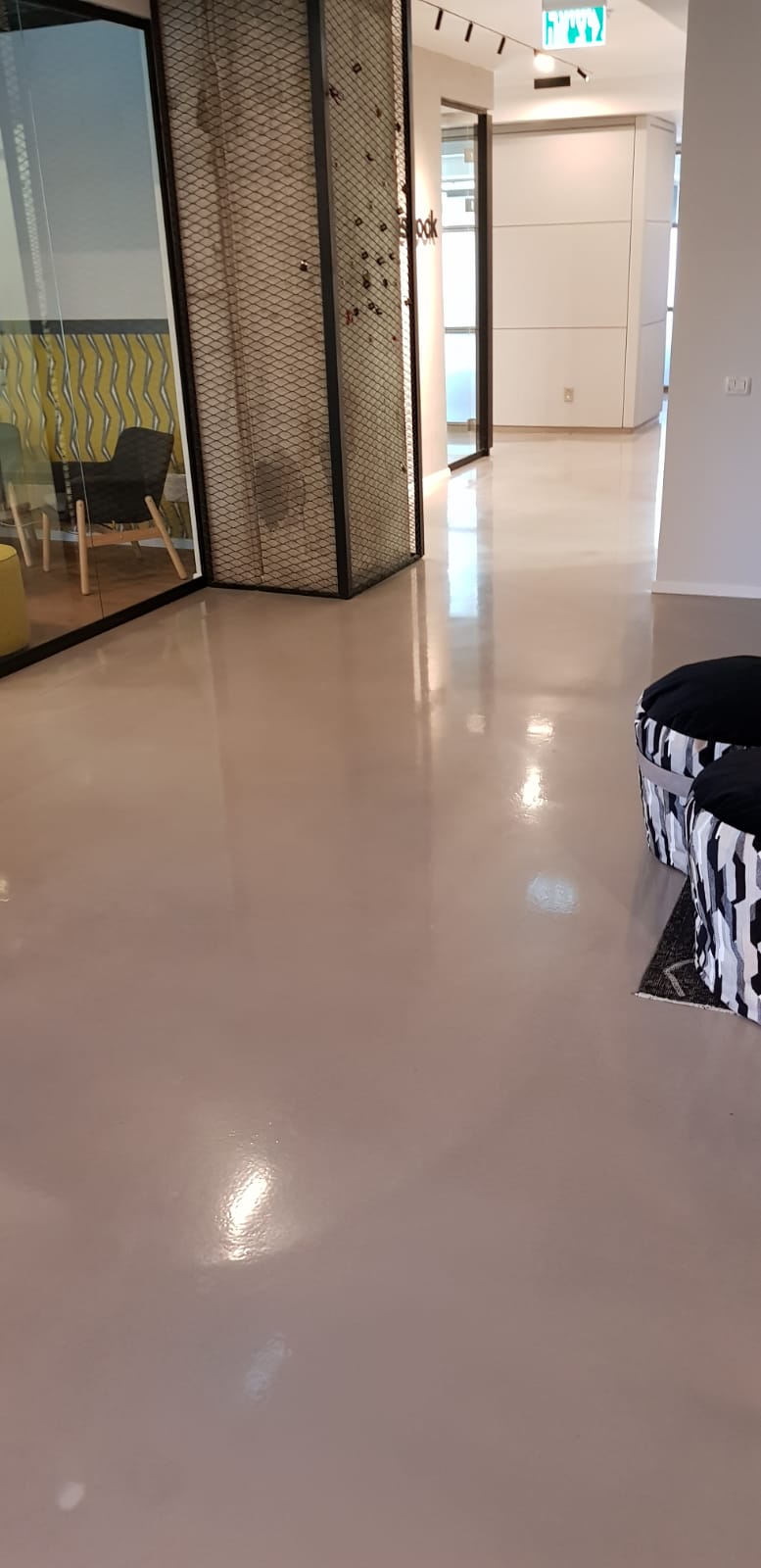 חומר מיקרו תופינג ובטון מוחלק