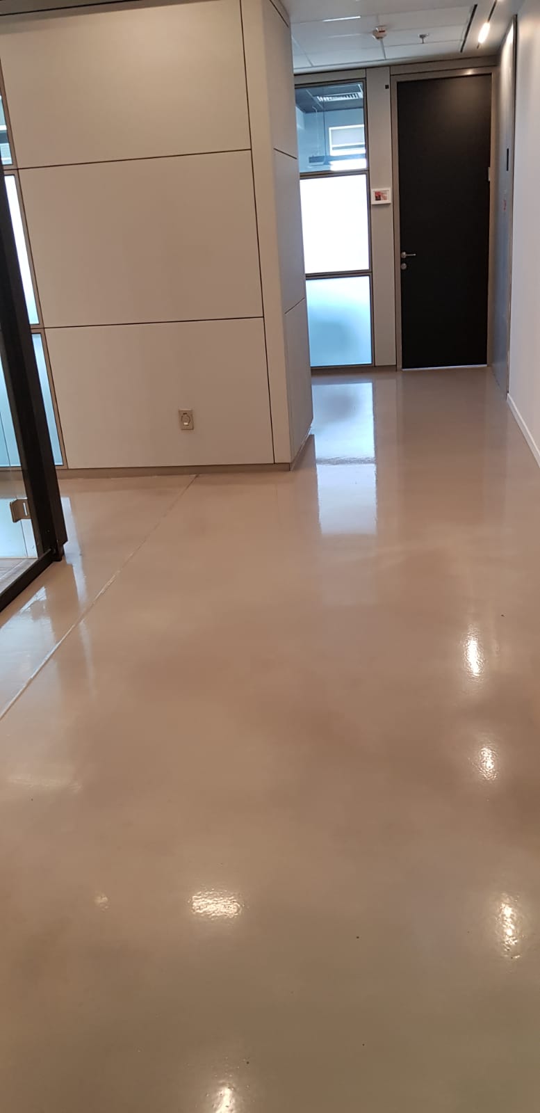 חומר מיקרו תופינג ובטון מוחלק