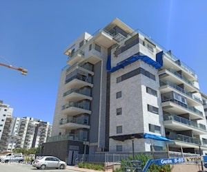צילום מעבודה של סטניסלב בינייב