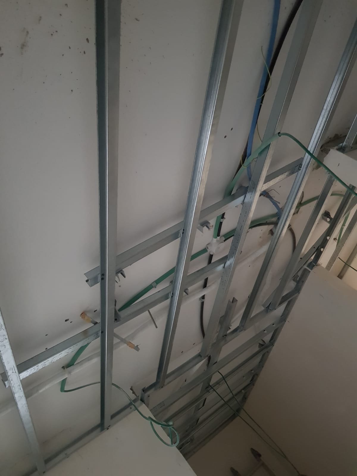 עבודת גמר בדירה