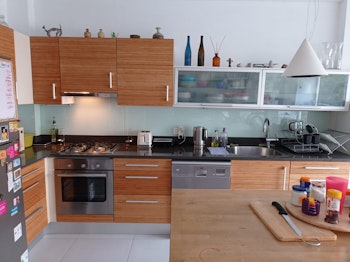 החלפת דלתות במטבח, במבוק.