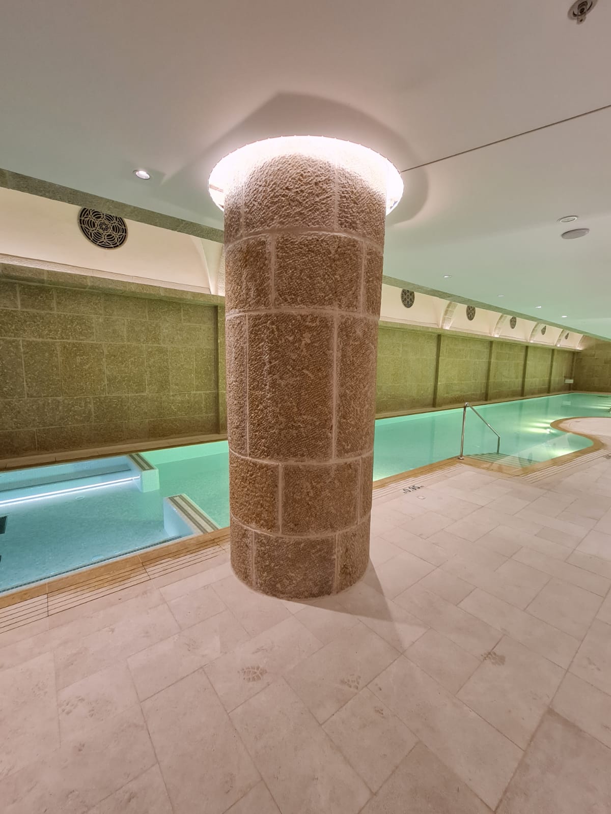 שיפוץ ספא ובריכה במלון