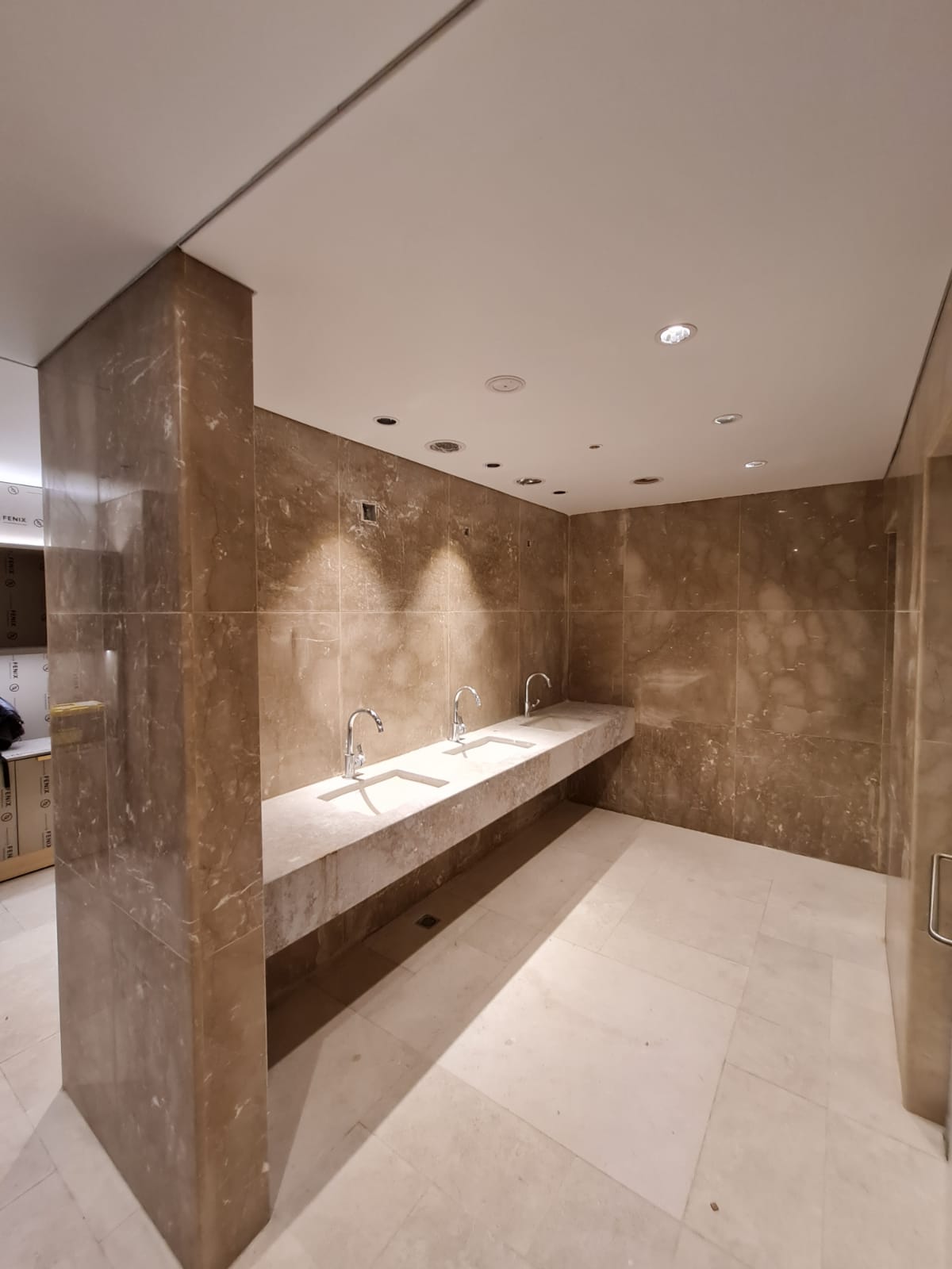 שיפוץ ספא ובריכה במלון