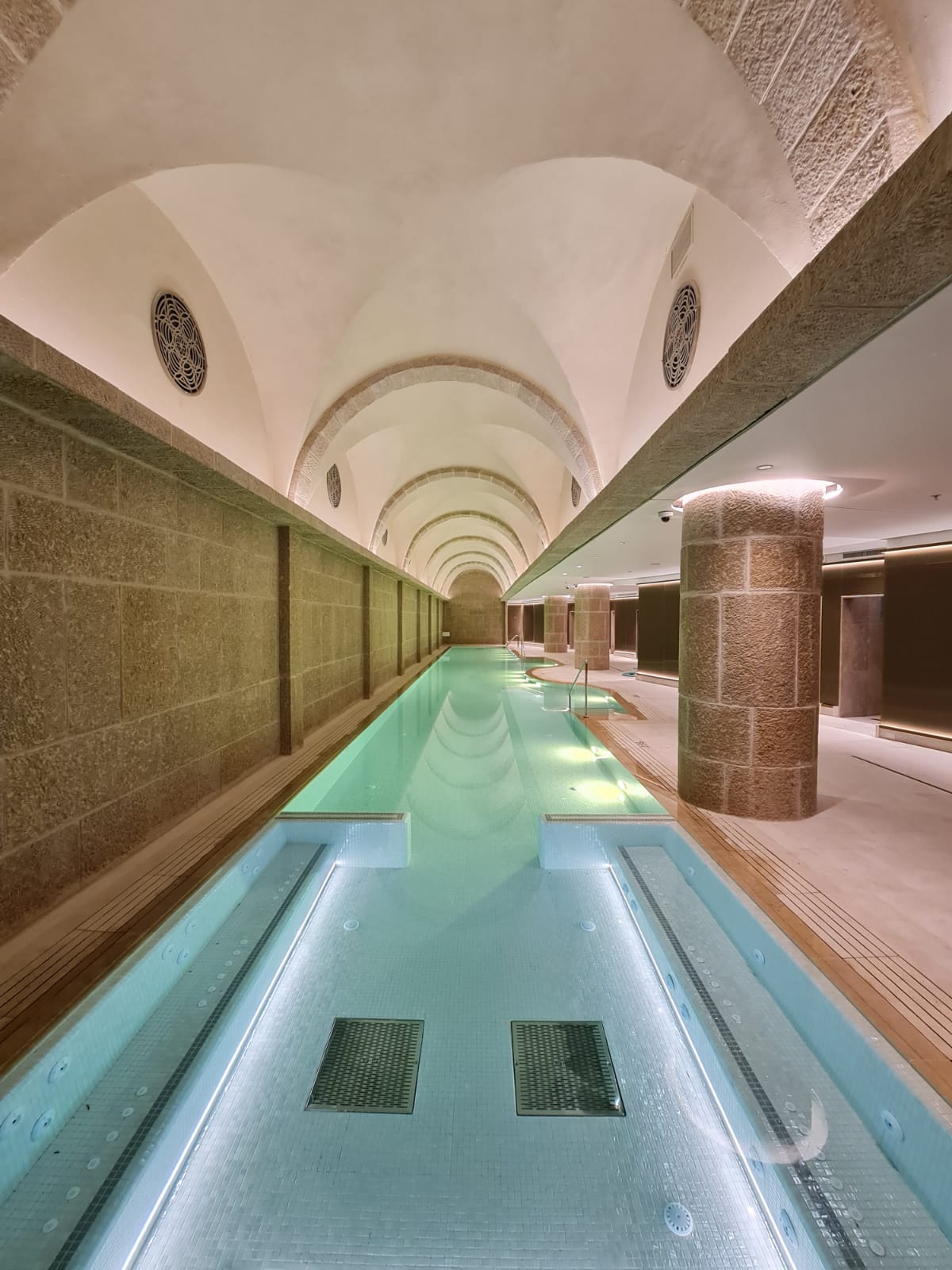 שיפוץ ספא ובריכה במלון