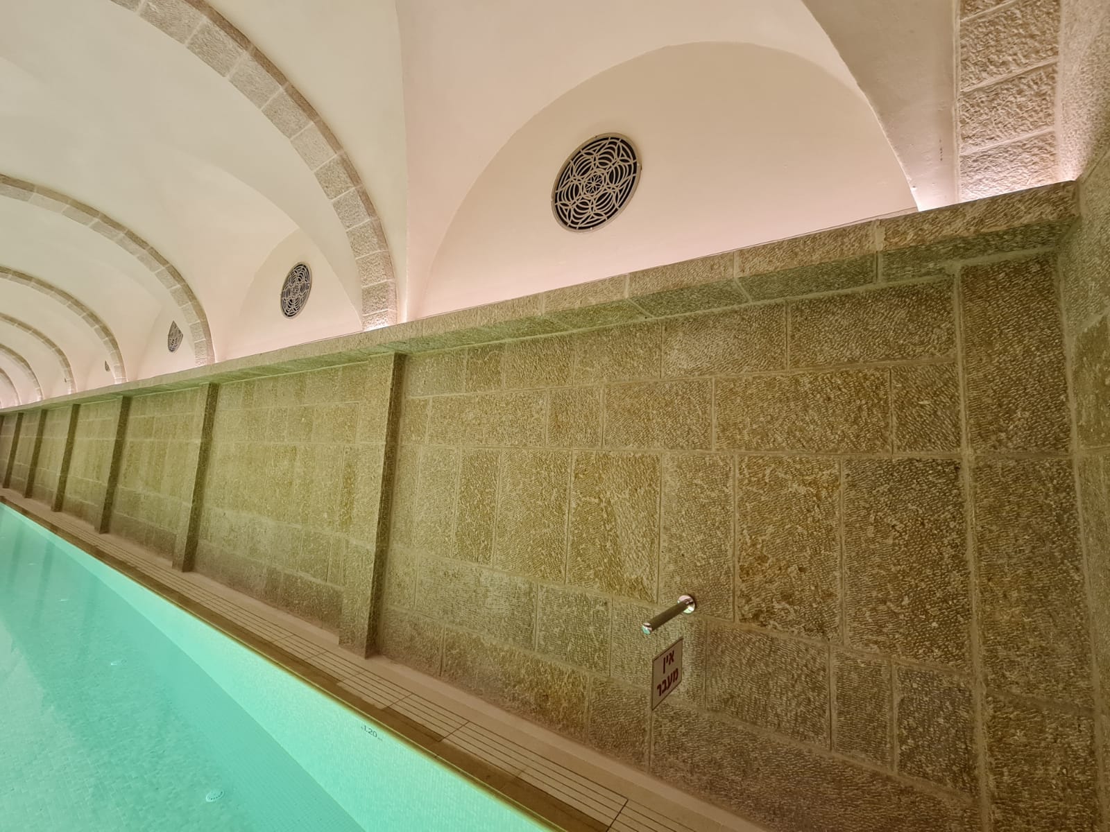 שיפוץ ספא ובריכה במלון