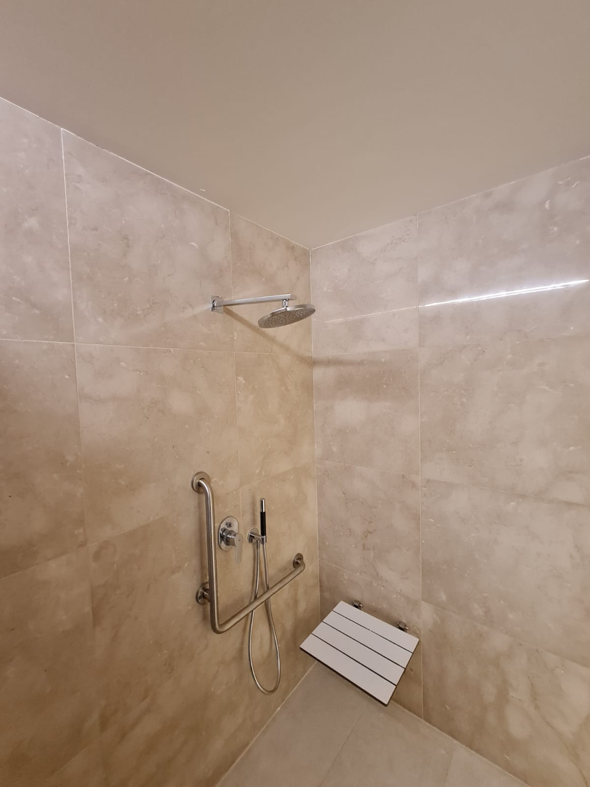 שיפוץ ספא ובריכה במלון