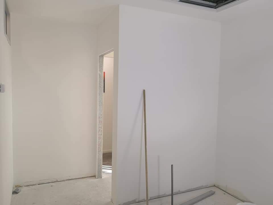 בנית משרדים מגבס סינרים ותקרה אקוסטית הכולל שפכטל וצבע