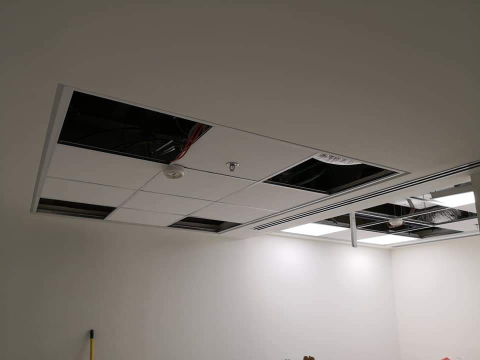 בנית משרדים מגבס סינרים ותקרה אקוסטית הכולל שפכטל וצבע