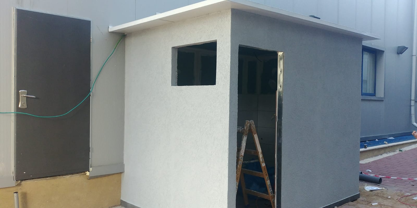 בנית שירותים מבניה קלה